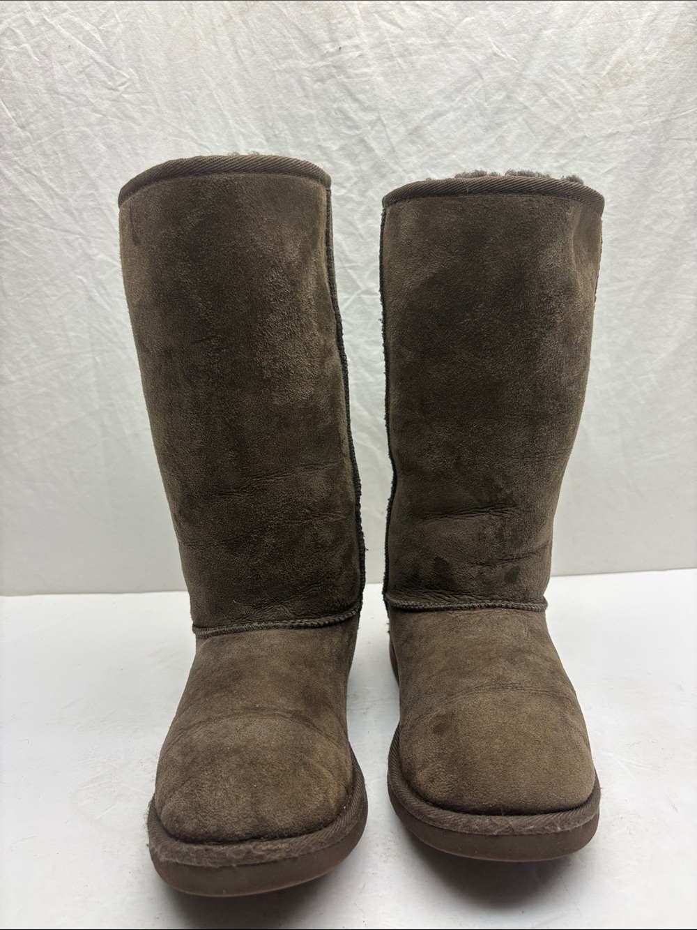 UGG Classic Tall Boots, size 3 little girl, box 68